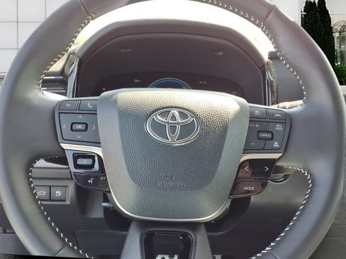 Used 2025 Toyota Camry SE w/ Convenience Package FWD image 24