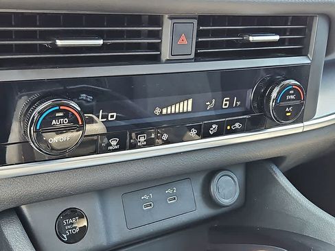 Used 2025 Nissan Rogue SV AWD/4WD image 14