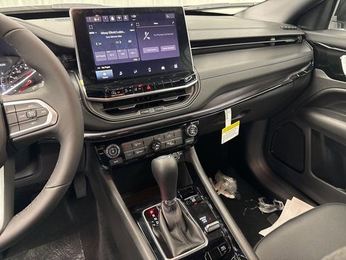 New 2026 Jeep Compass Latitude image 21