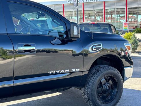 Used 2017 Nissan Titan SV AWD/4WD image 4