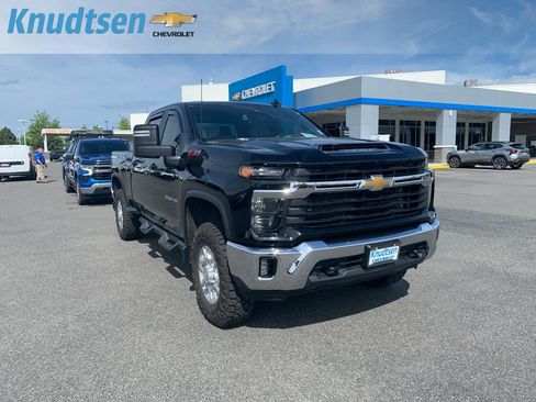 Used 2024 Chevrolet Silverado 2500 LT AWD/4WD image 1