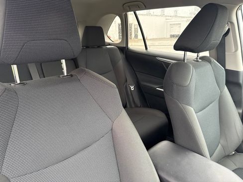 Used 2023 Toyota RAV4 LE AWD/4WD image 18