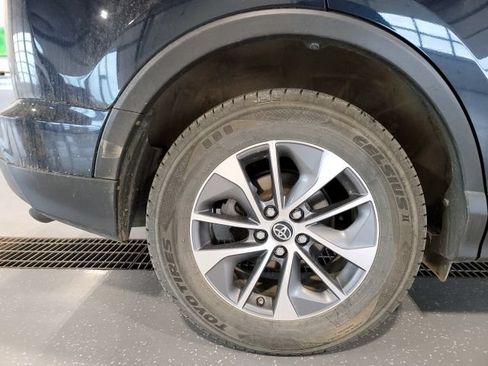 Used 2018 Toyota RAV4 XLE AWD/4WD image 15
