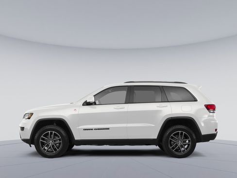 Used 2018 Jeep Grand Cherokee Summit w/ Platinum Series Group AWD/4WD image 2