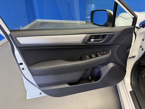 Used 2015 Subaru Legacy 2.5i Premium AWD/4WD image 9