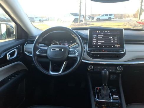 Used 2022 Jeep Compass Limited image 13