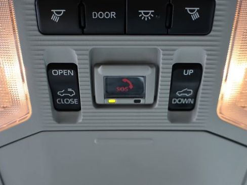 Used 2021 Toyota RAV4 XLE w/ Convenience Package image 24