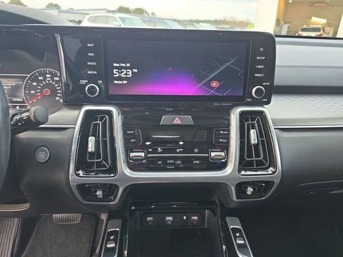 Used 2022 Kia Sorento SX image 16
