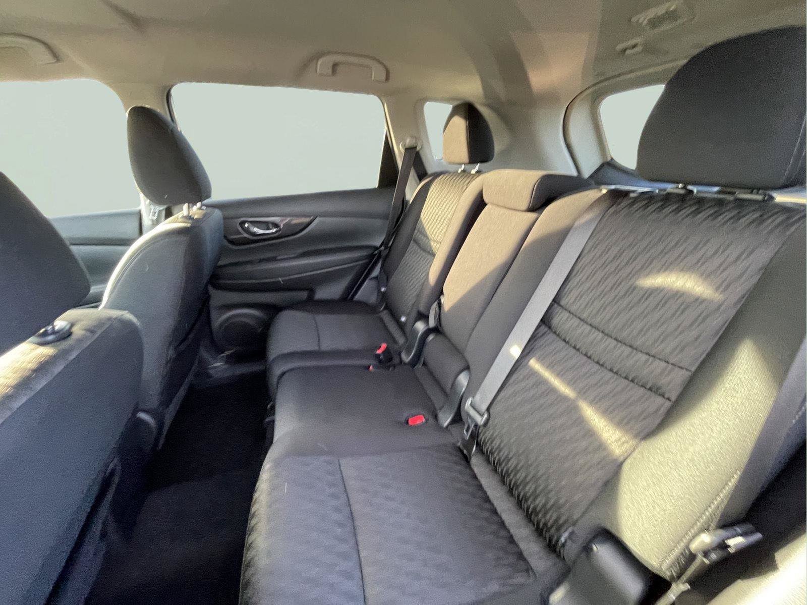 Used 2017 Nissan Rogue SV AWD/4WD image 16