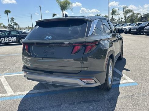 Certified 2025 Hyundai Tucson SE image 6