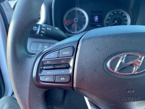 Used 2021 Hyundai Venue SE FWD image 19