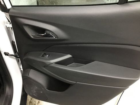 Used 2024 Chevrolet Trax LT w/ Driver Confidence Package image 34