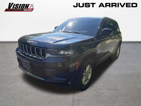 Used 2025 Jeep Grand Cherokee Laredo w/ Luxury Tech Group I AWD/4WD image 1
