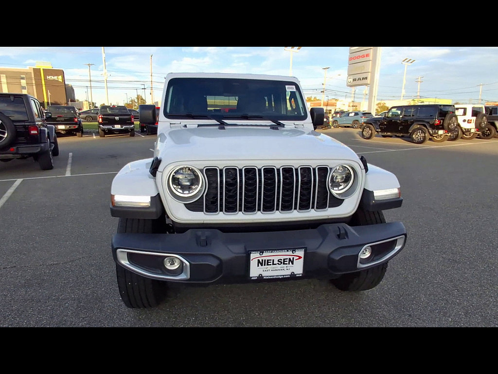Used 2026 Jeep Wrangler Unlimited Sahara AWD/4WD image 3