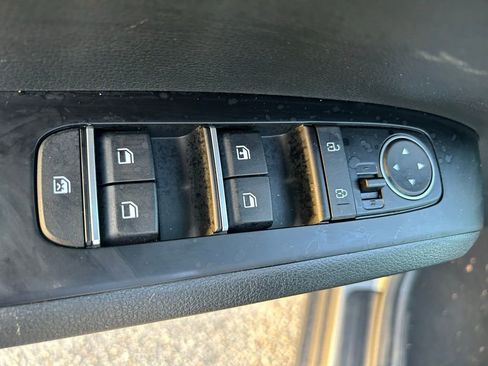 Used 2025 Kia Soul LX image 16