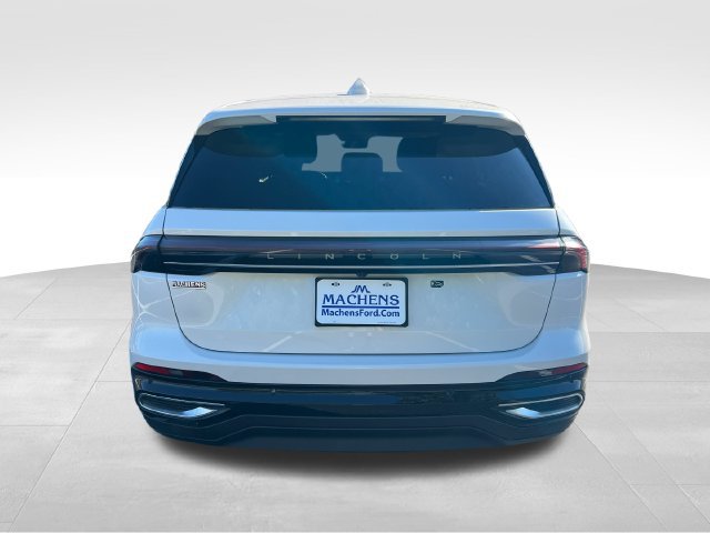 Used 2026 Lincoln Nautilus Premier AWD/4WD image 5