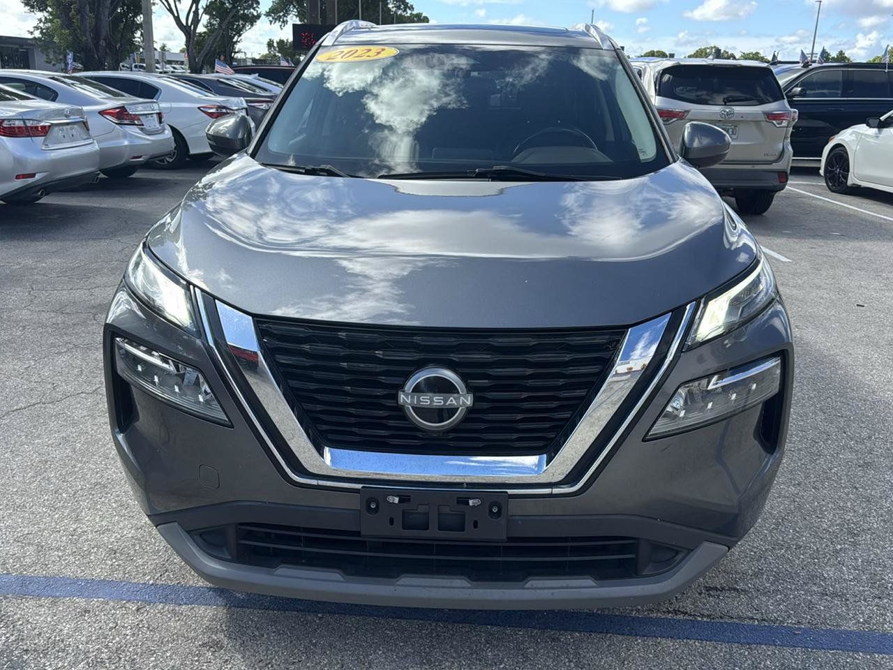 Used 2023 Nissan Rogue SV w/ SV Premium Package AWD/4WD image 3