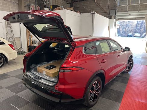 New 2025 Toyota Crown Signia image 9