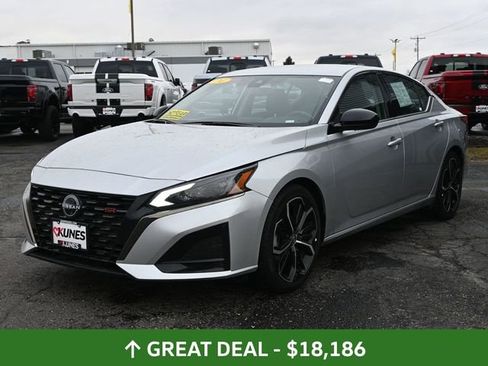 Used 2024 Nissan Altima 2.5 SR image 13