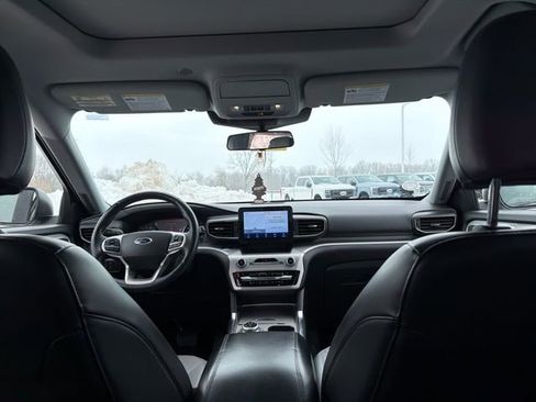 Used 2021 Ford Explorer XLT w/ Equipment Group 202A image 19