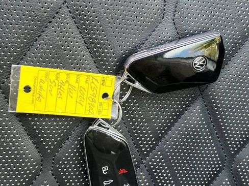 Used 2024 Volkswagen Atlas SEL Premium R-Line image 25