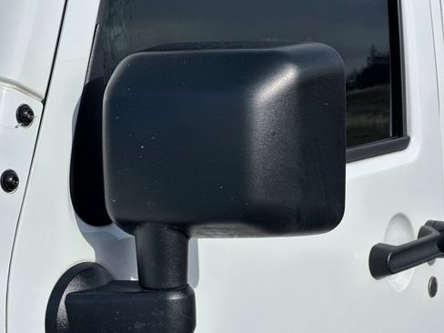 Used 2017 Jeep Wrangler Unlimited Rubicon w/ Connectivity Group image 45