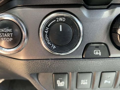 Used 2019 Toyota Tacoma TRD Sport AWD/4WD image 23