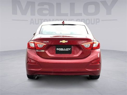 Used 2018 Chevrolet Cruze LT w/ Convenience Package image 4