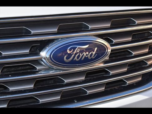 Used 2020 Ford Edge SE FWD image 45
