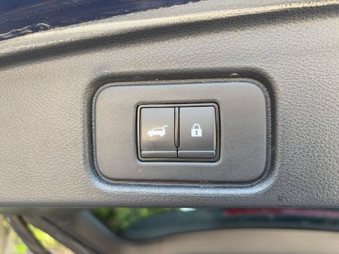 Used 2023 Nissan Pathfinder Platinum AWD/4WD image 7