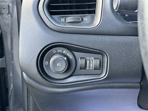 Used 2019 Jeep Renegade Limited w/ UConnect 8.4 Nav Group image 24