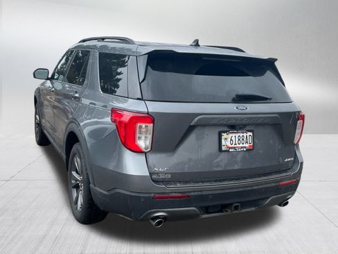 Used 2022 Ford Explorer XLT w/ Equipment Group 202A image 5