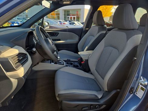 Used 2025 Subaru Forester Premium image 9