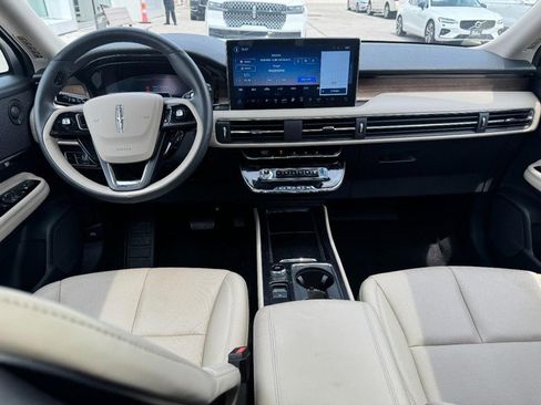 Certified 2025 Lincoln Corsair Reserve w/ Equipment Group 202A AWD/4WD image 9