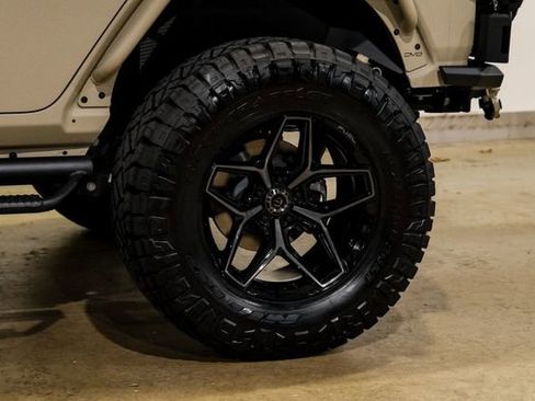 Used 2025 Jeep Wrangler Unlimited Rubicon w/ Technology Group image 51