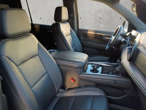 Used 2025 Chevrolet Suburban LT RWD image 24
