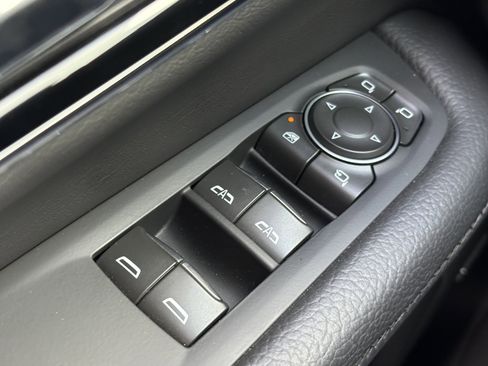 Used 2025 GMC Yukon XL Denali AWD/4WD image 31