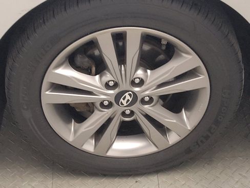 Used 2018 Hyundai Elantra Value Edition FWD image 31