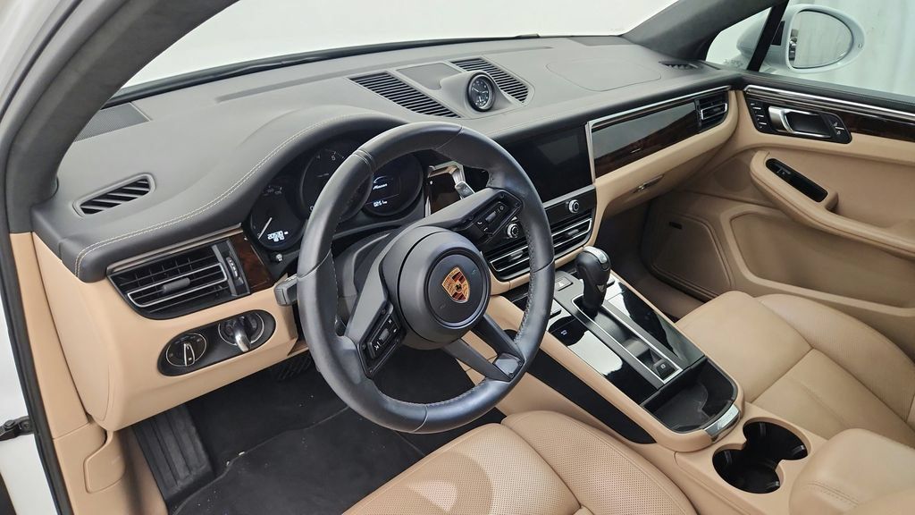 Used 2022 Porsche Macan AWD/4WD image 33
