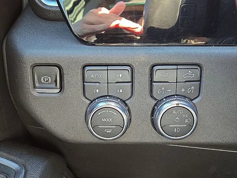 Used 2023 GMC Sierra 1500 SLT w/ SLT Premium Package AWD/4WD image 26