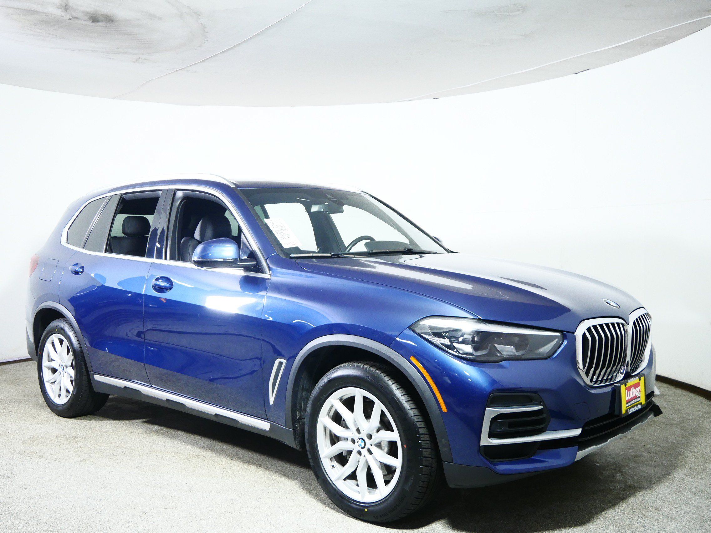 Used 2022 BMW X5 xDrive40i w/ Premium Package AWD/4WD image 1