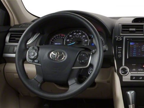 Used 2012 Toyota Camry LE FWD image 6