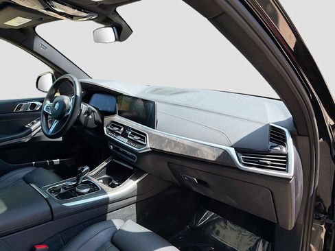 Used 2022 BMW X5 xDrive40i w/ M Sport Package AWD/4WD image 8