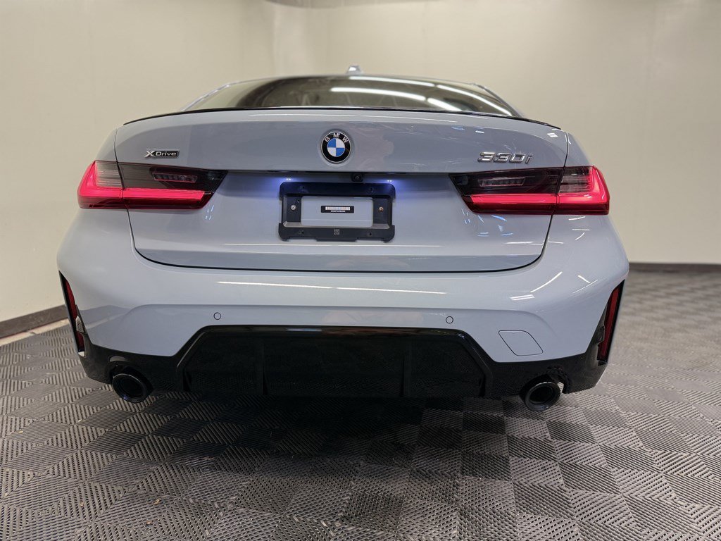 Used 2023 BMW 330i xDrive Sedan w/ M Sport Package AWD/4WD image 9