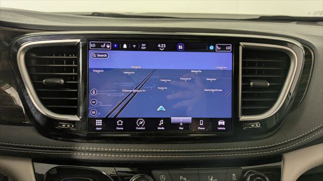 Used 2023 Chrysler Pacifica Limited FWD image 32