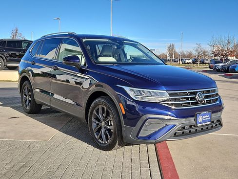 Certified 2022 Volkswagen Tiguan SE w/ Panoramic Sunroof Package image 4