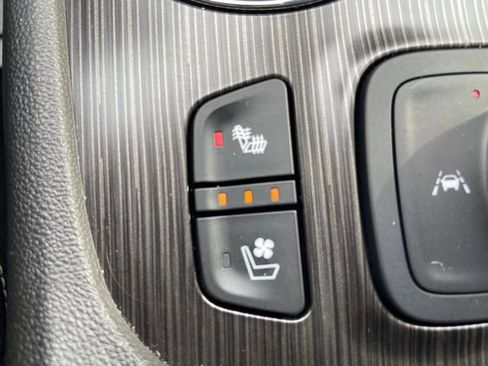 Used 2023 GMC Acadia SLT w/ Preferred Package FWD image 26