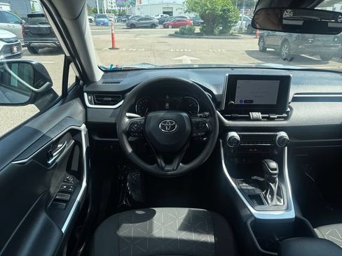 Used 2025 Toyota RAV4 XLE AWD/4WD image 12