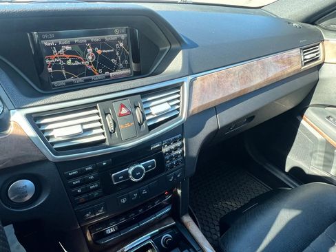 Used 2013 Mercedes-Benz E 550 4MATIC Sedan image 34