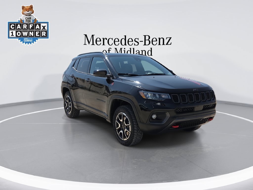 Used 2025 Jeep Compass Trailhawk AWD/4WD image 2